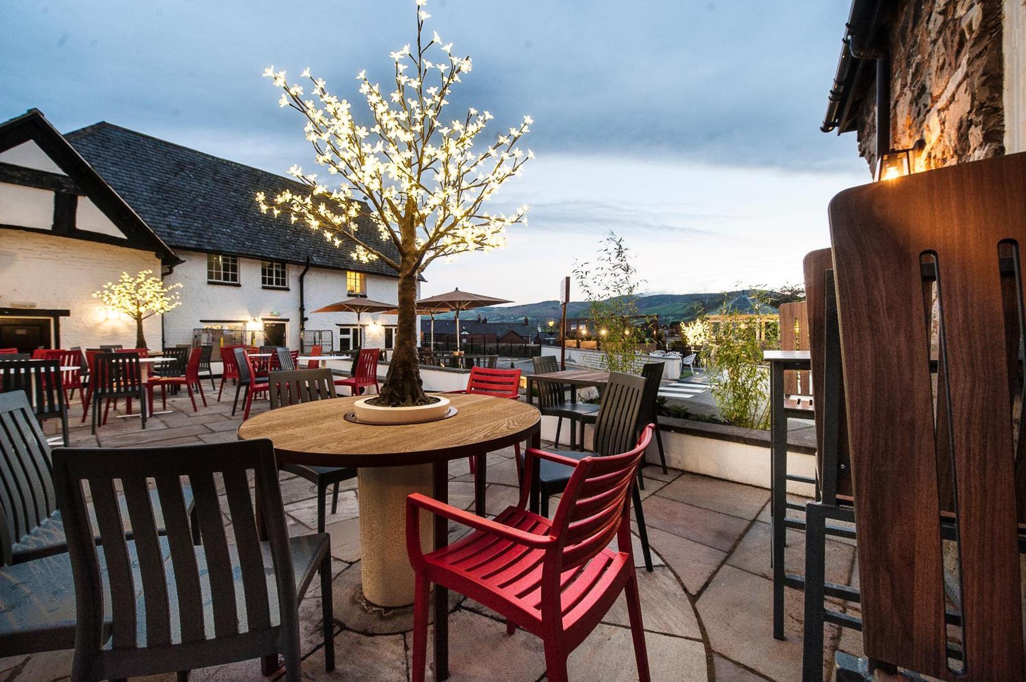 רות'ין The Castle Hotel Wetherspoon מראה חיצוני תמונה