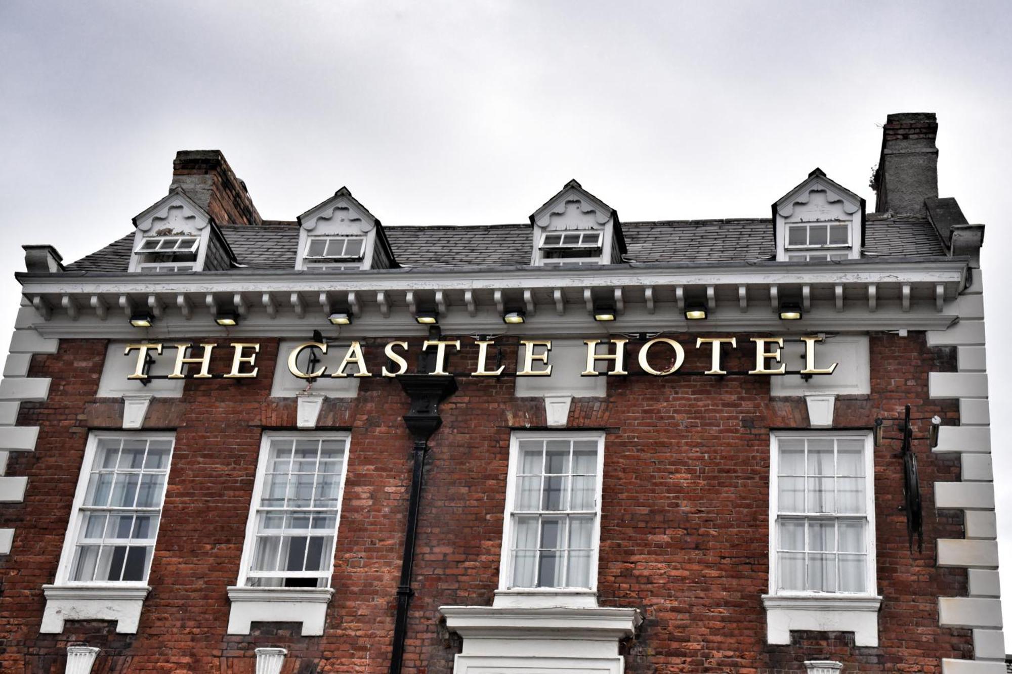 רות'ין The Castle Hotel Wetherspoon מראה חיצוני תמונה
