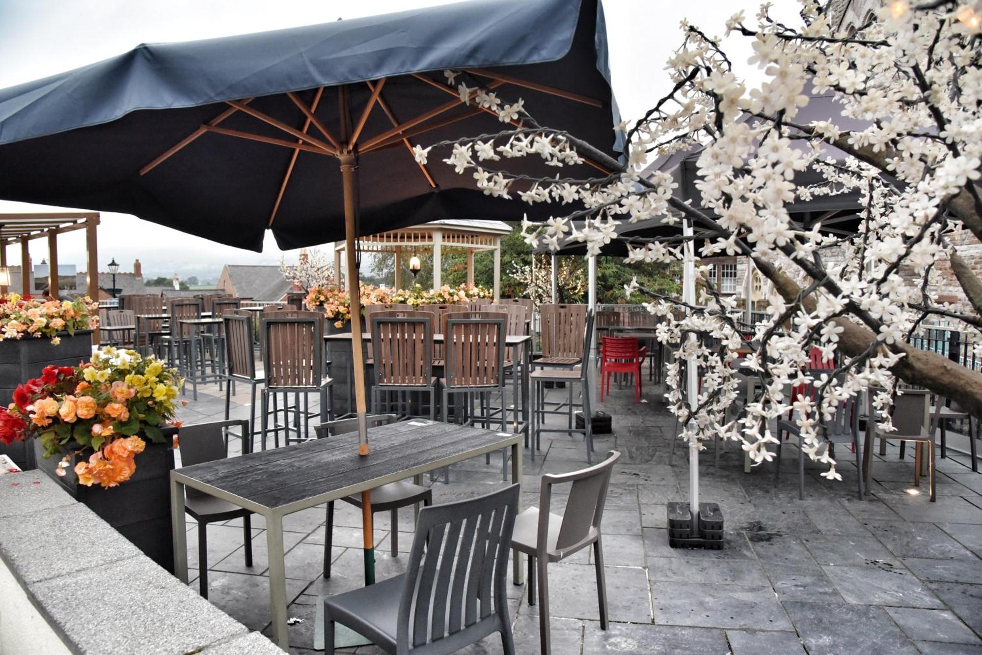 רות'ין The Castle Hotel Wetherspoon מראה חיצוני תמונה