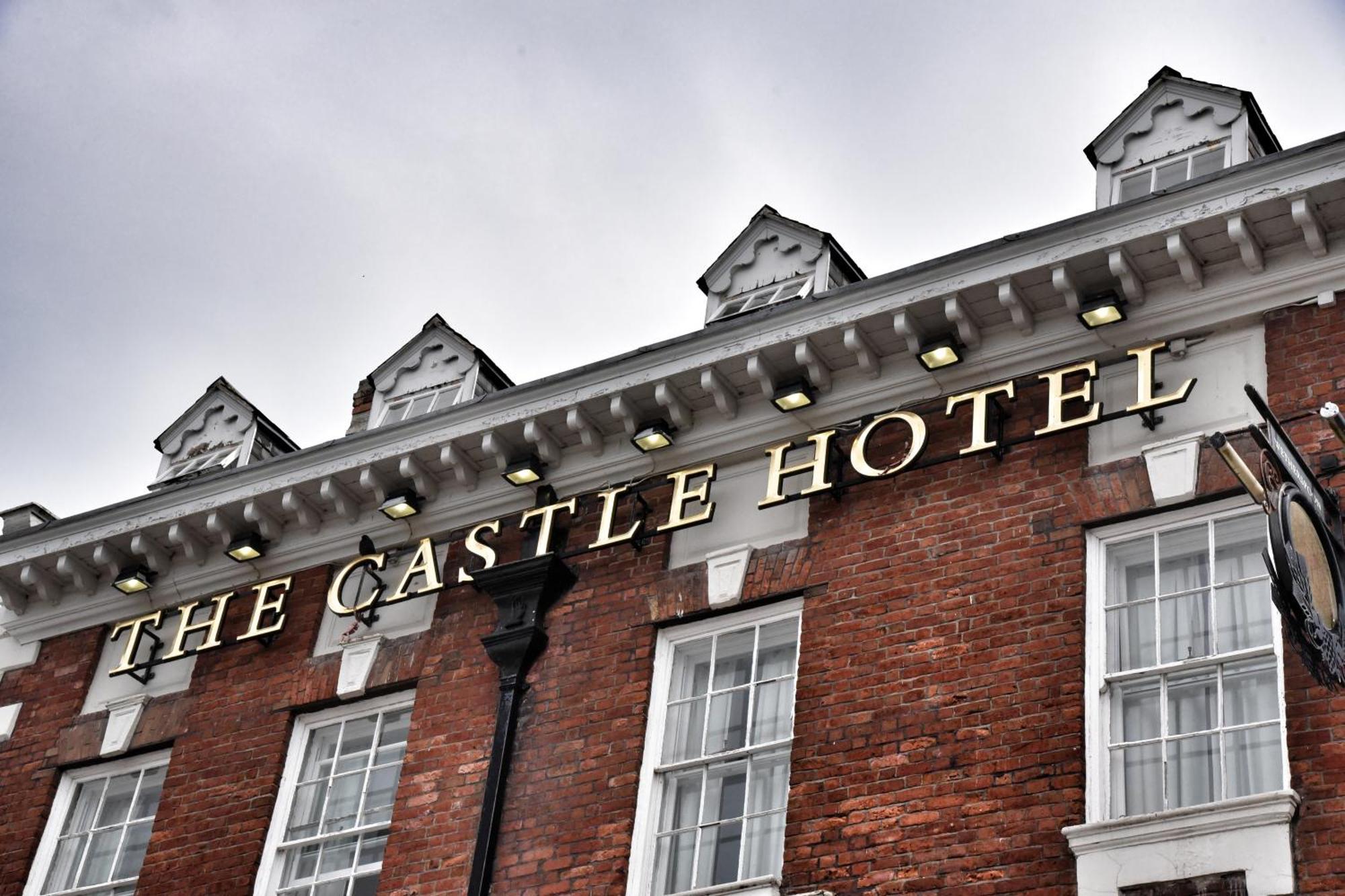 רות'ין The Castle Hotel Wetherspoon מראה חיצוני תמונה