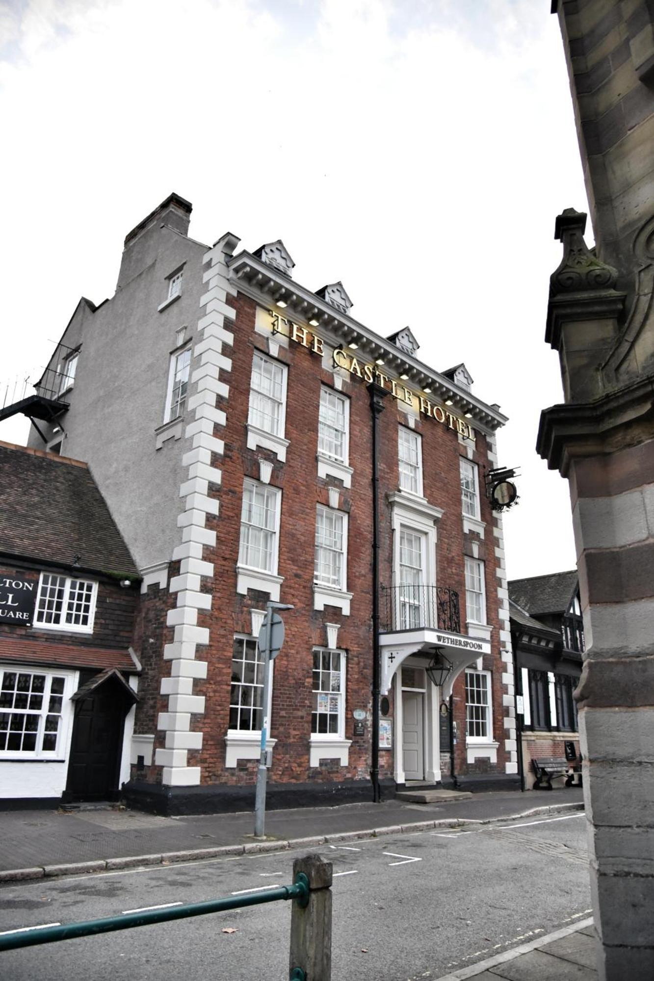 רות'ין The Castle Hotel Wetherspoon מראה חיצוני תמונה