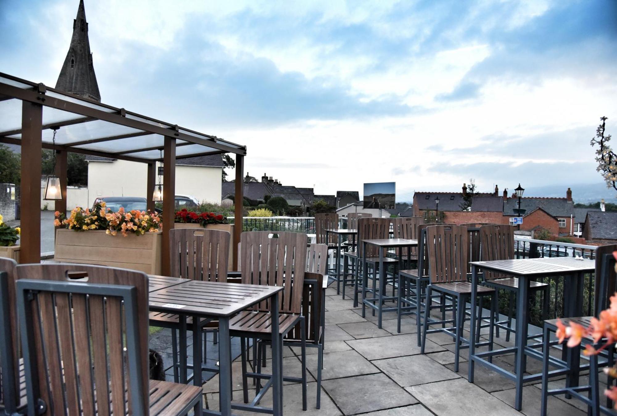 רות'ין The Castle Hotel Wetherspoon מראה חיצוני תמונה