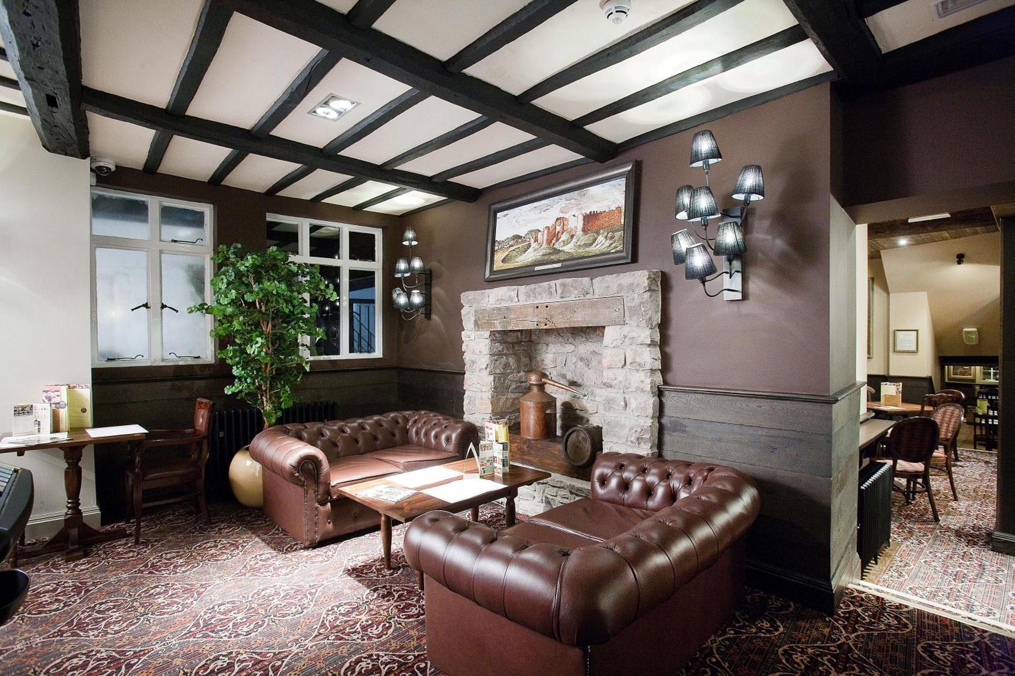 רות'ין The Castle Hotel Wetherspoon מראה חיצוני תמונה