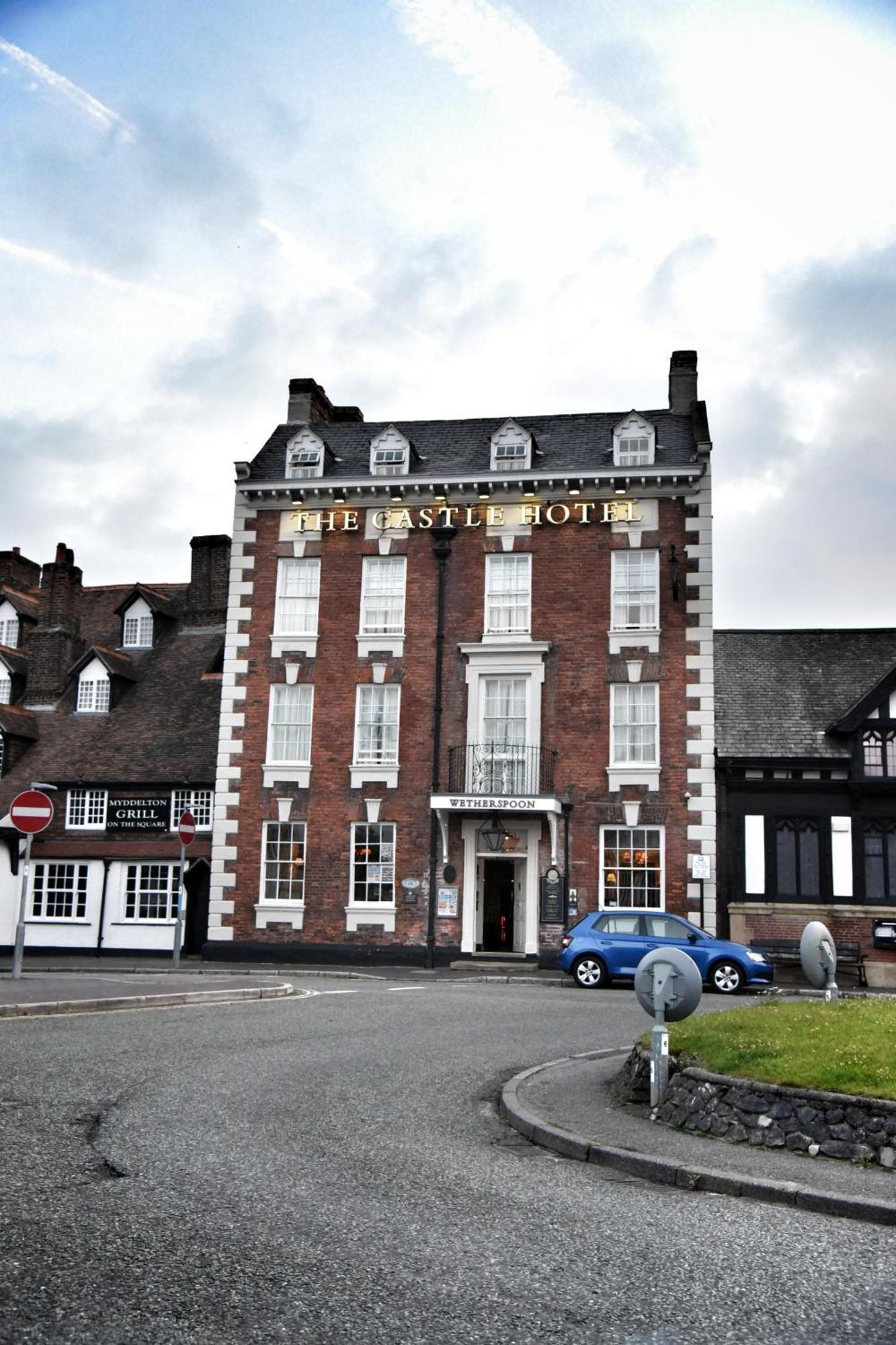 רות'ין The Castle Hotel Wetherspoon מראה חיצוני תמונה