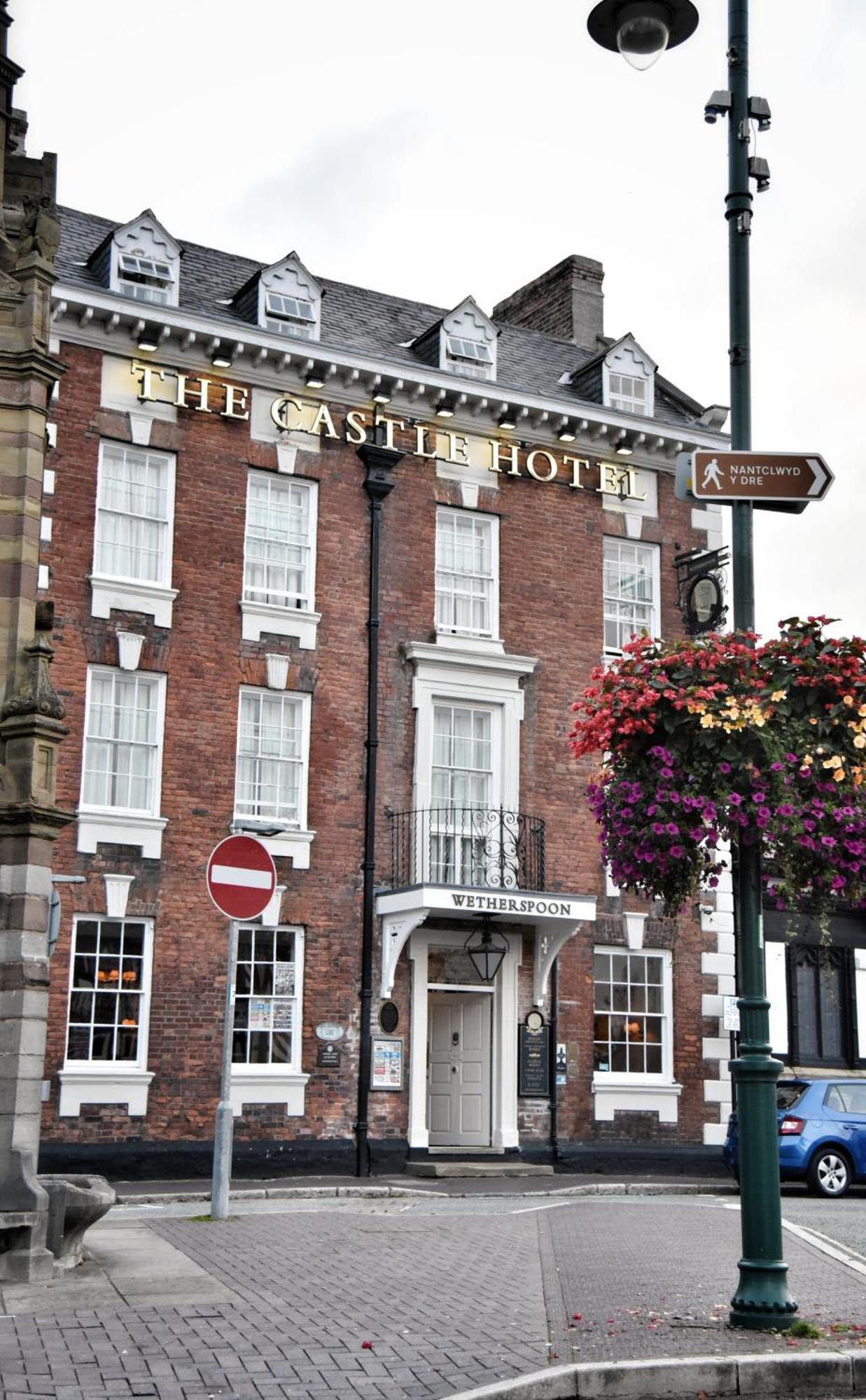 רות'ין The Castle Hotel Wetherspoon מראה חיצוני תמונה