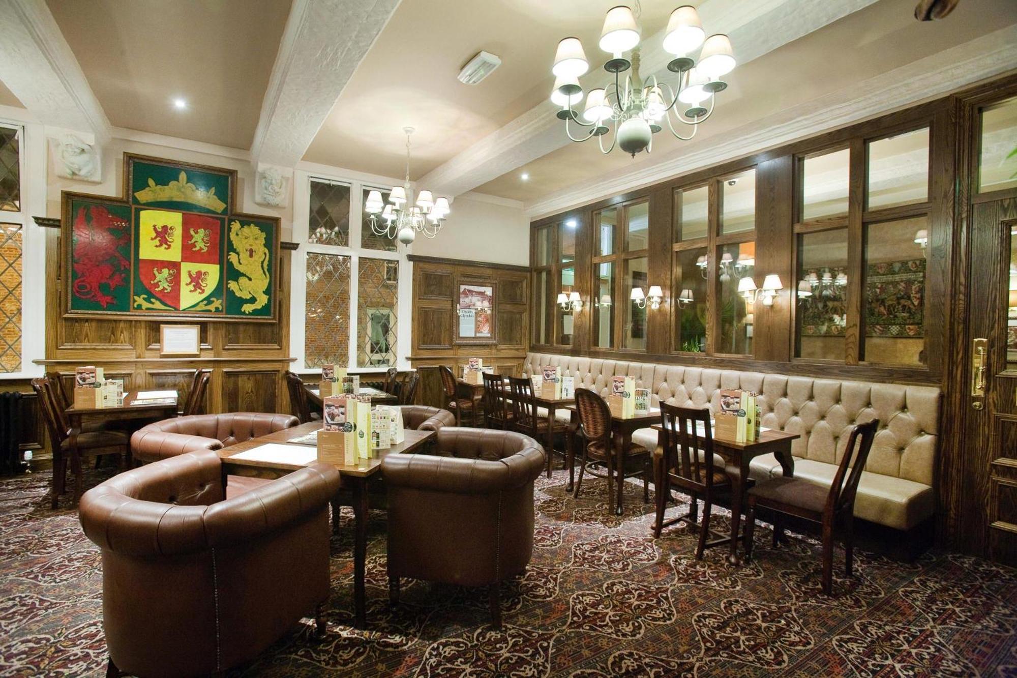 רות'ין The Castle Hotel Wetherspoon מראה חיצוני תמונה