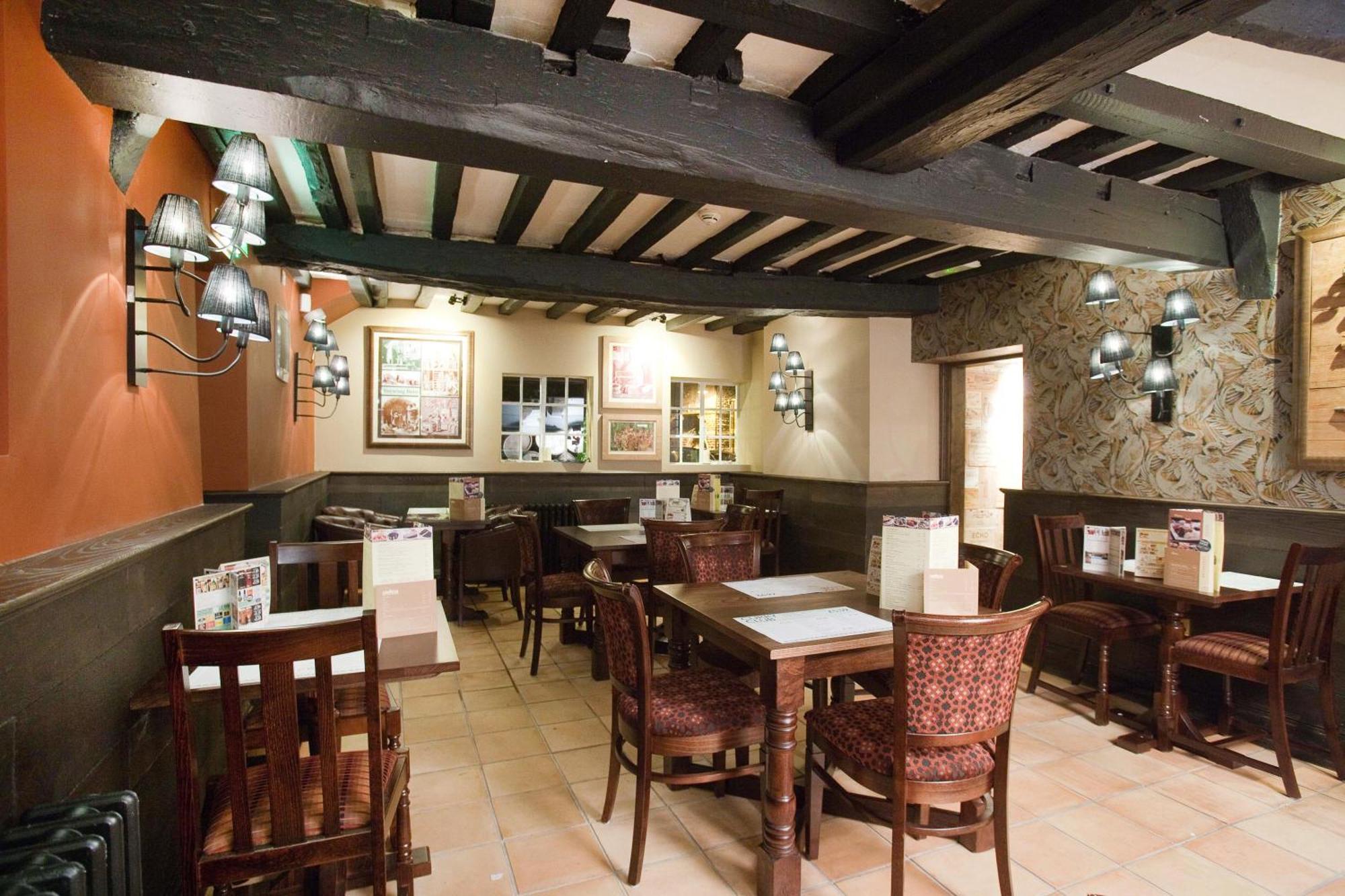 רות'ין The Castle Hotel Wetherspoon מראה חיצוני תמונה