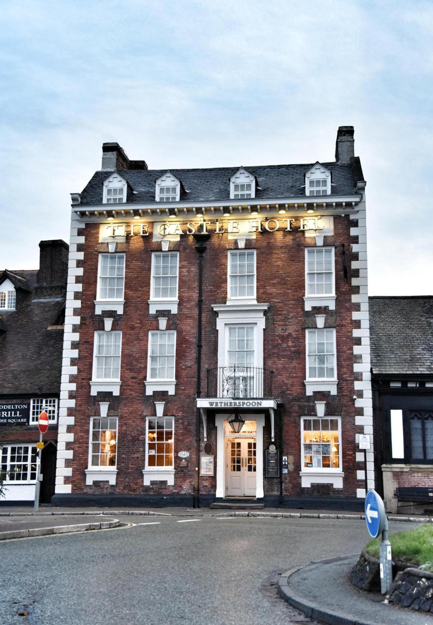 רות'ין The Castle Hotel Wetherspoon מראה חיצוני תמונה
