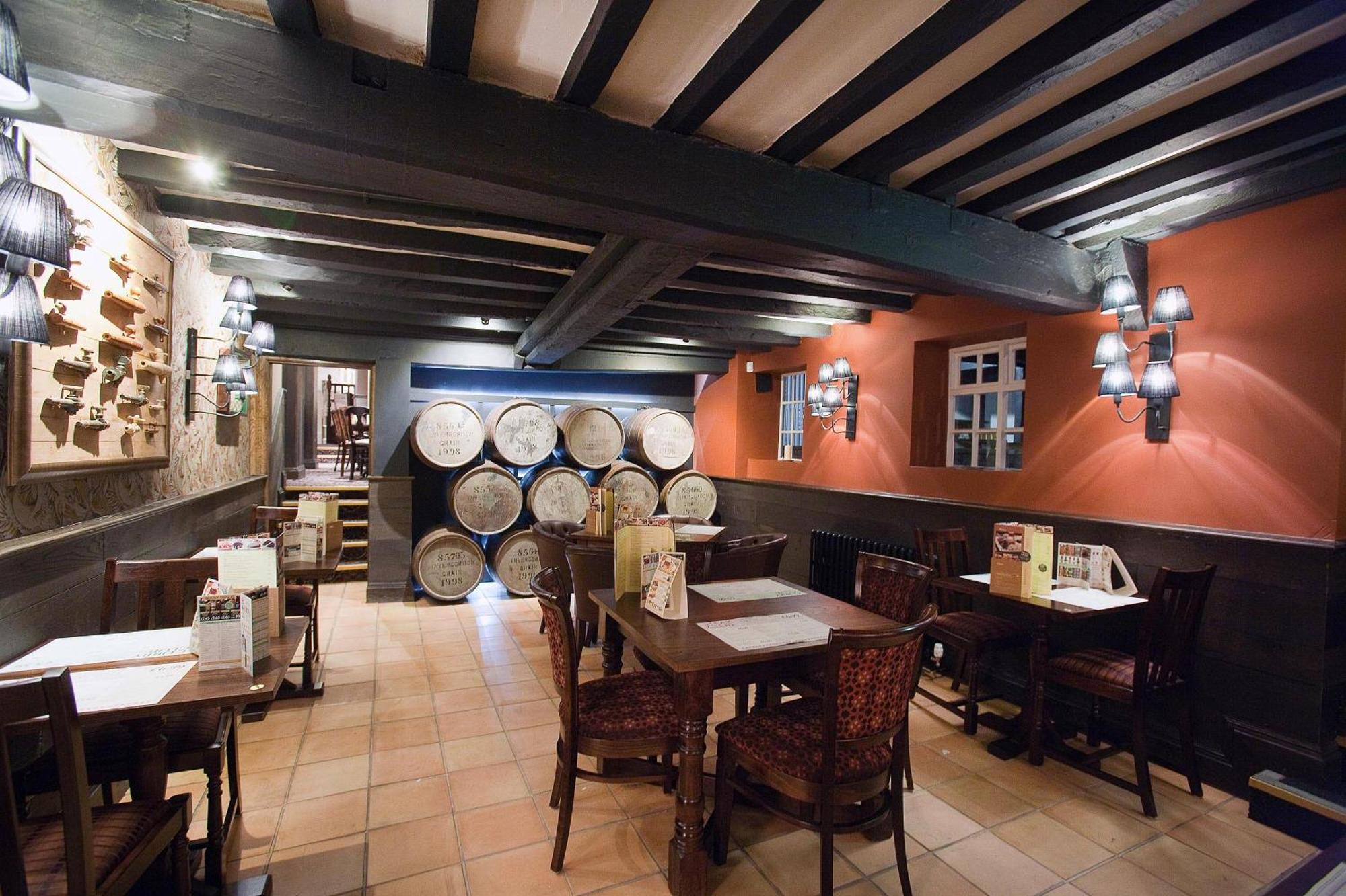 רות'ין The Castle Hotel Wetherspoon מראה חיצוני תמונה