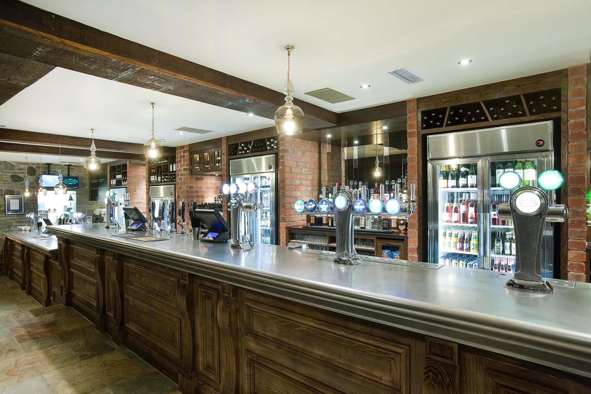 רות'ין The Castle Hotel Wetherspoon מראה חיצוני תמונה