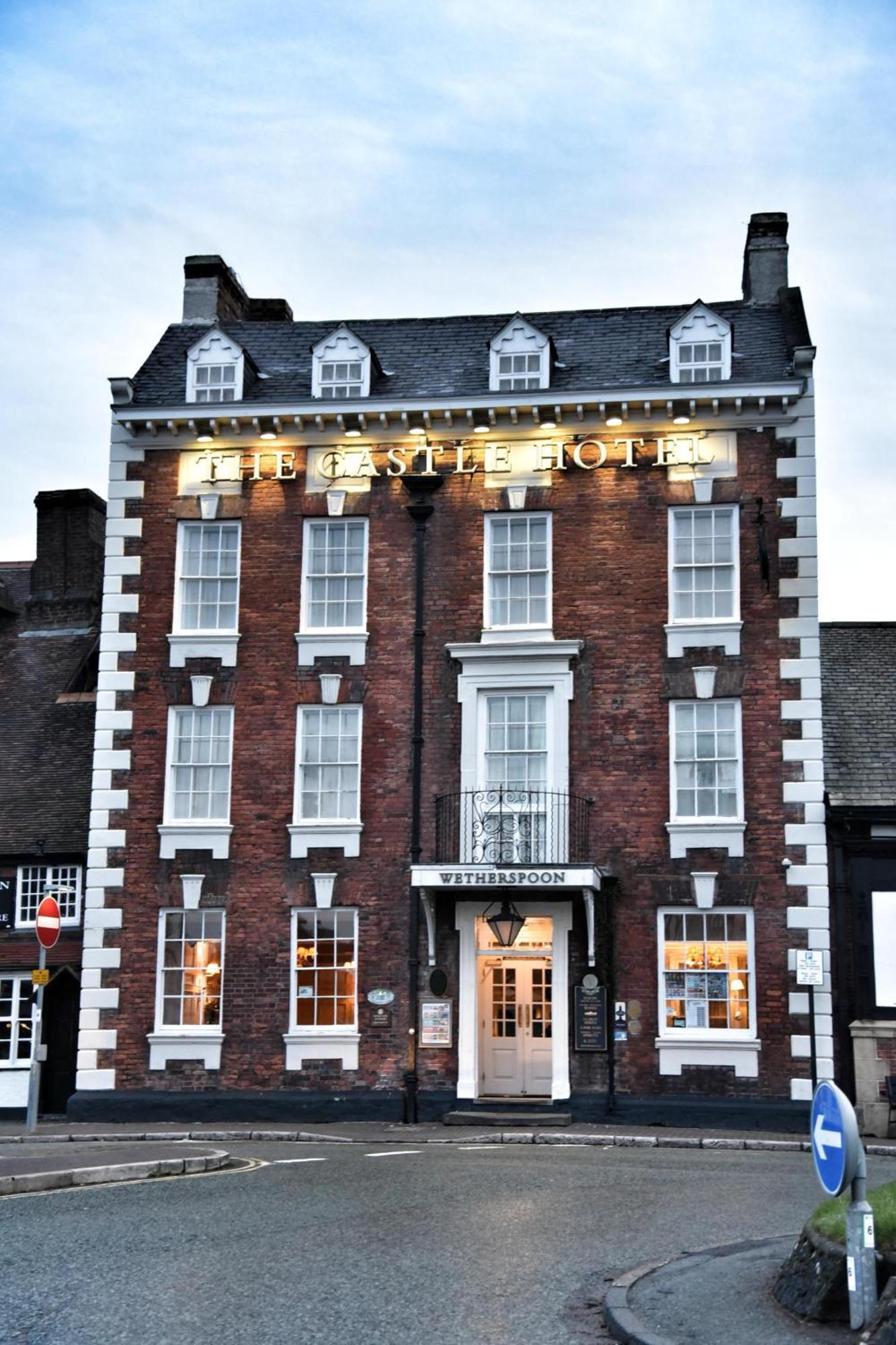 רות'ין The Castle Hotel Wetherspoon מראה חיצוני תמונה