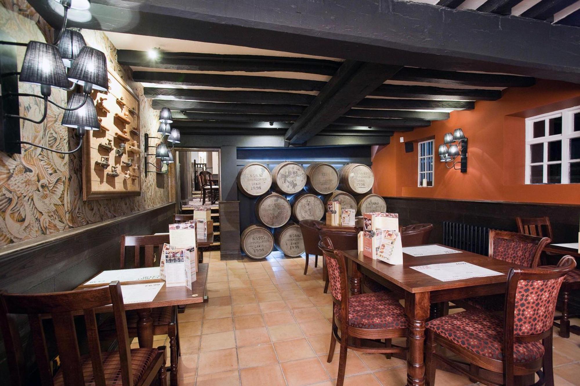 רות'ין The Castle Hotel Wetherspoon מראה חיצוני תמונה