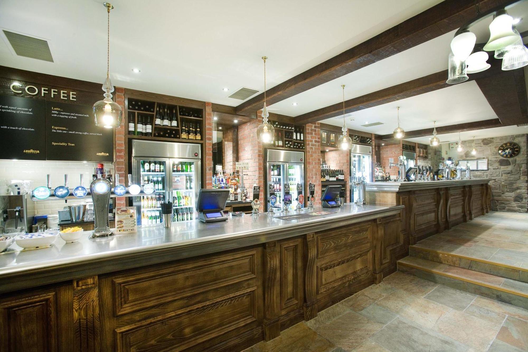 רות'ין The Castle Hotel Wetherspoon מראה חיצוני תמונה