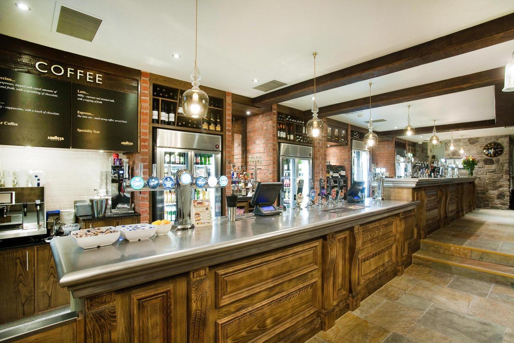 רות'ין The Castle Hotel Wetherspoon מראה חיצוני תמונה
