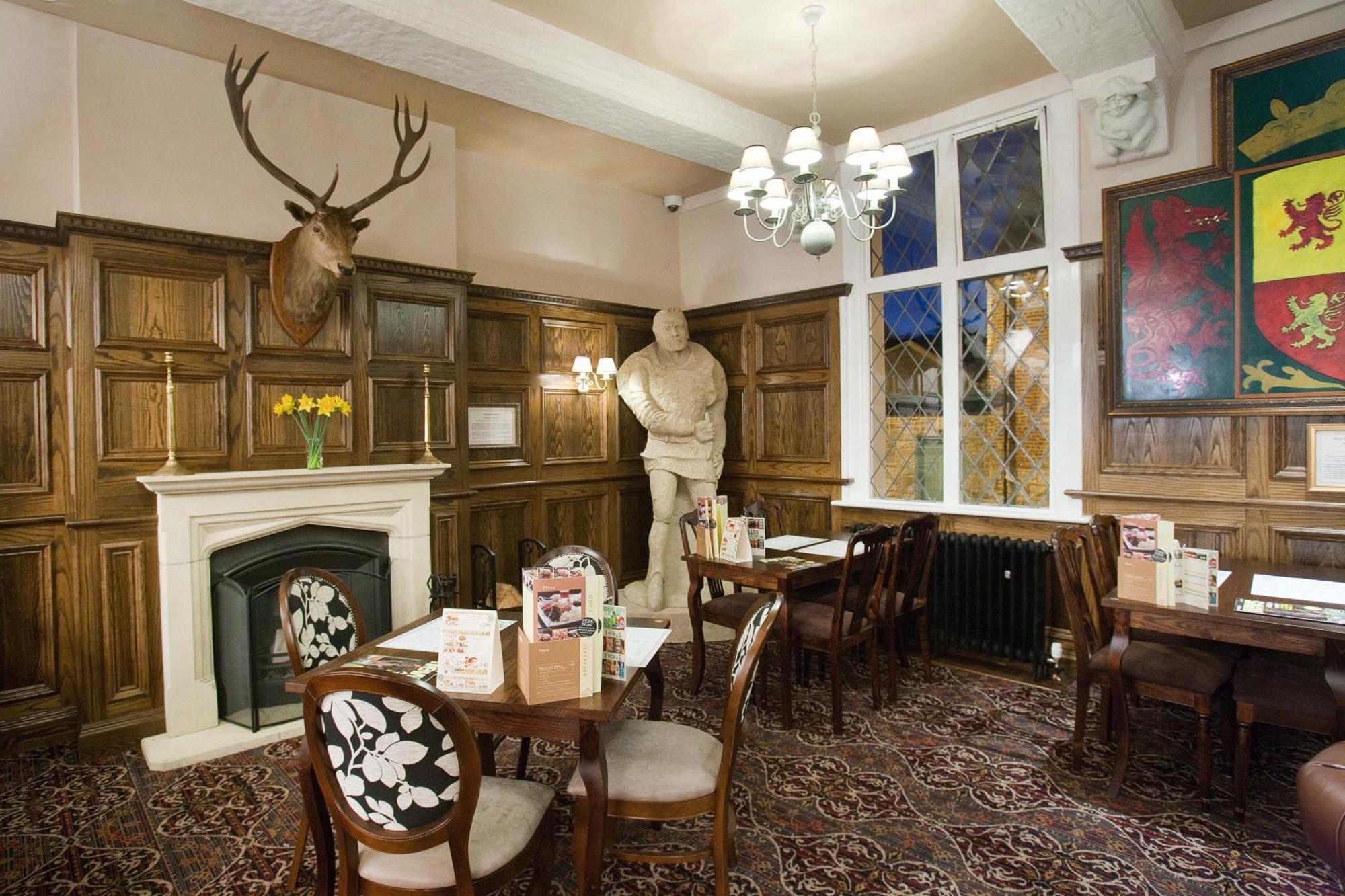 רות'ין The Castle Hotel Wetherspoon מראה חיצוני תמונה