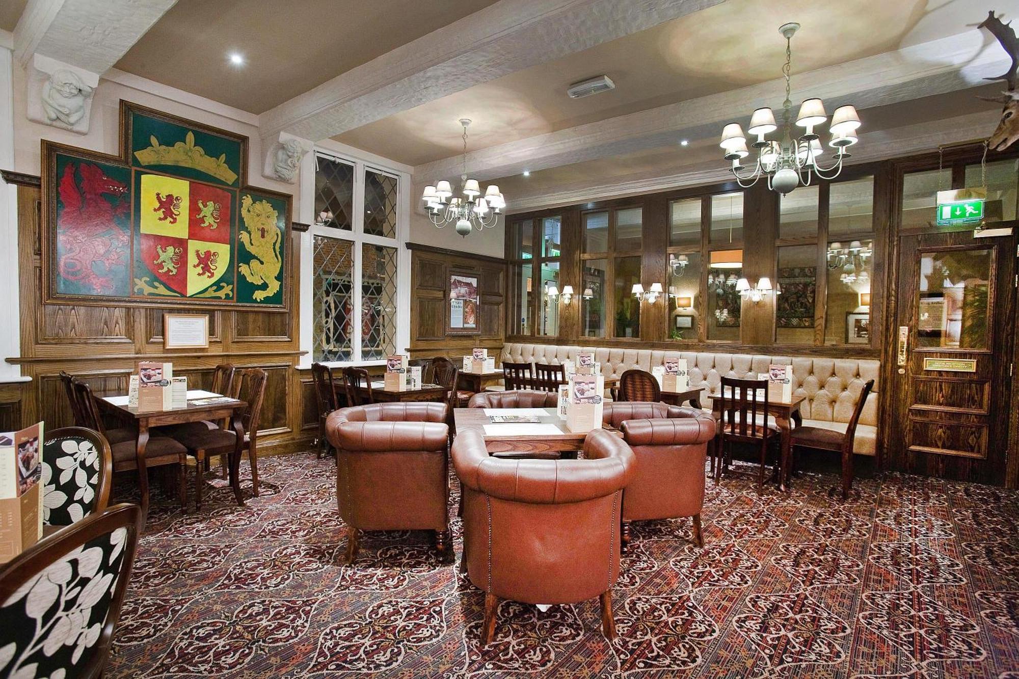 רות'ין The Castle Hotel Wetherspoon מראה חיצוני תמונה
