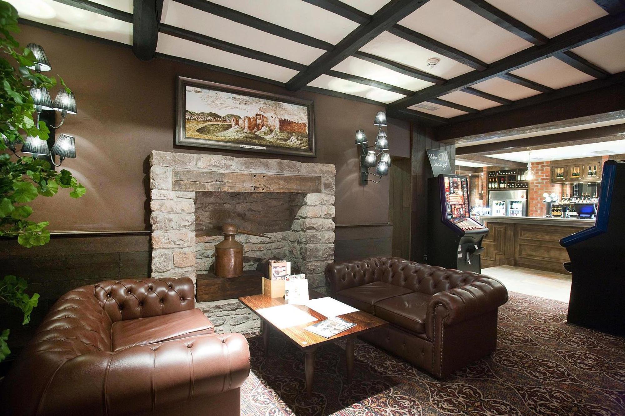רות'ין The Castle Hotel Wetherspoon מראה חיצוני תמונה