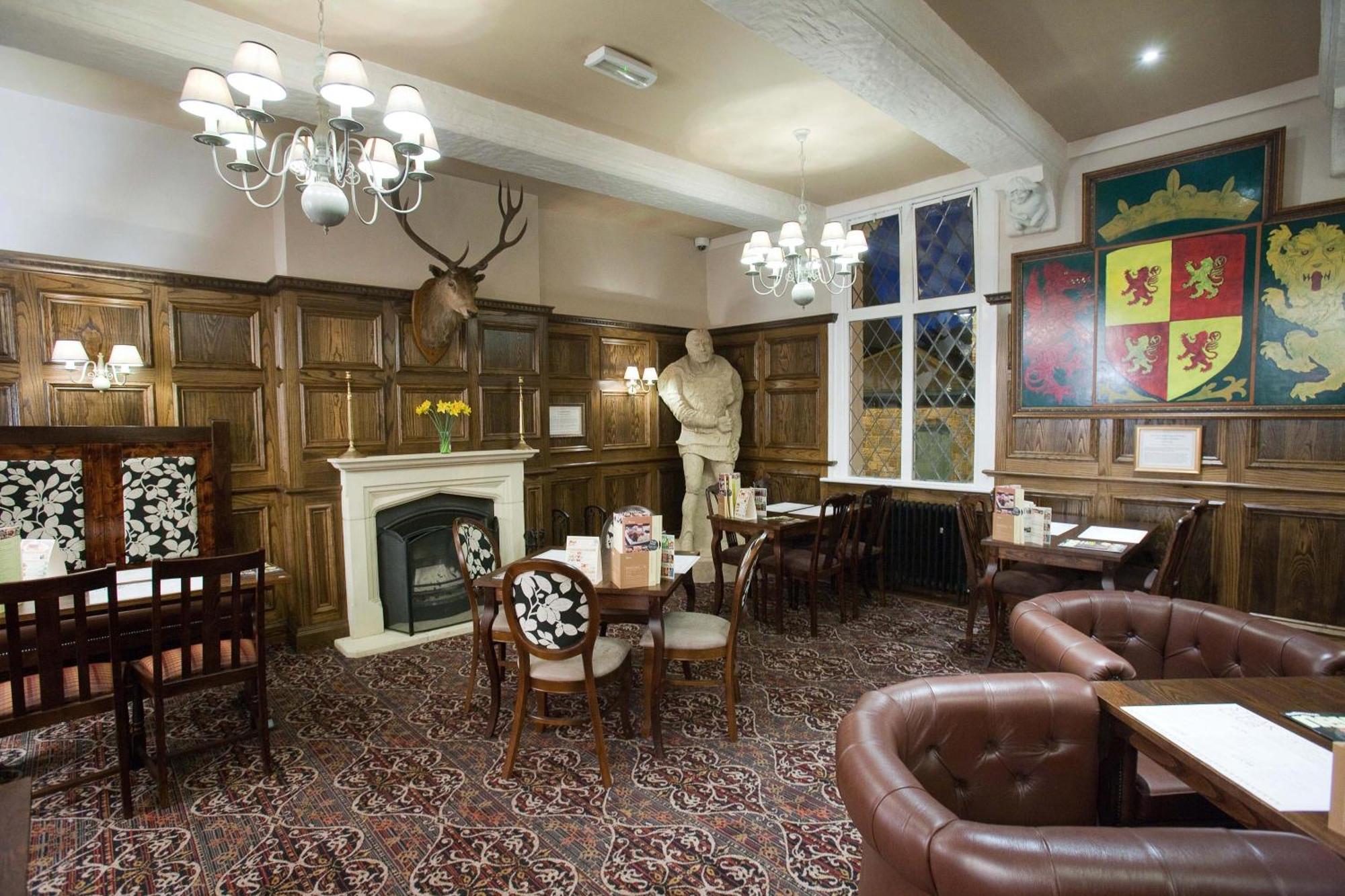 רות'ין The Castle Hotel Wetherspoon מראה חיצוני תמונה