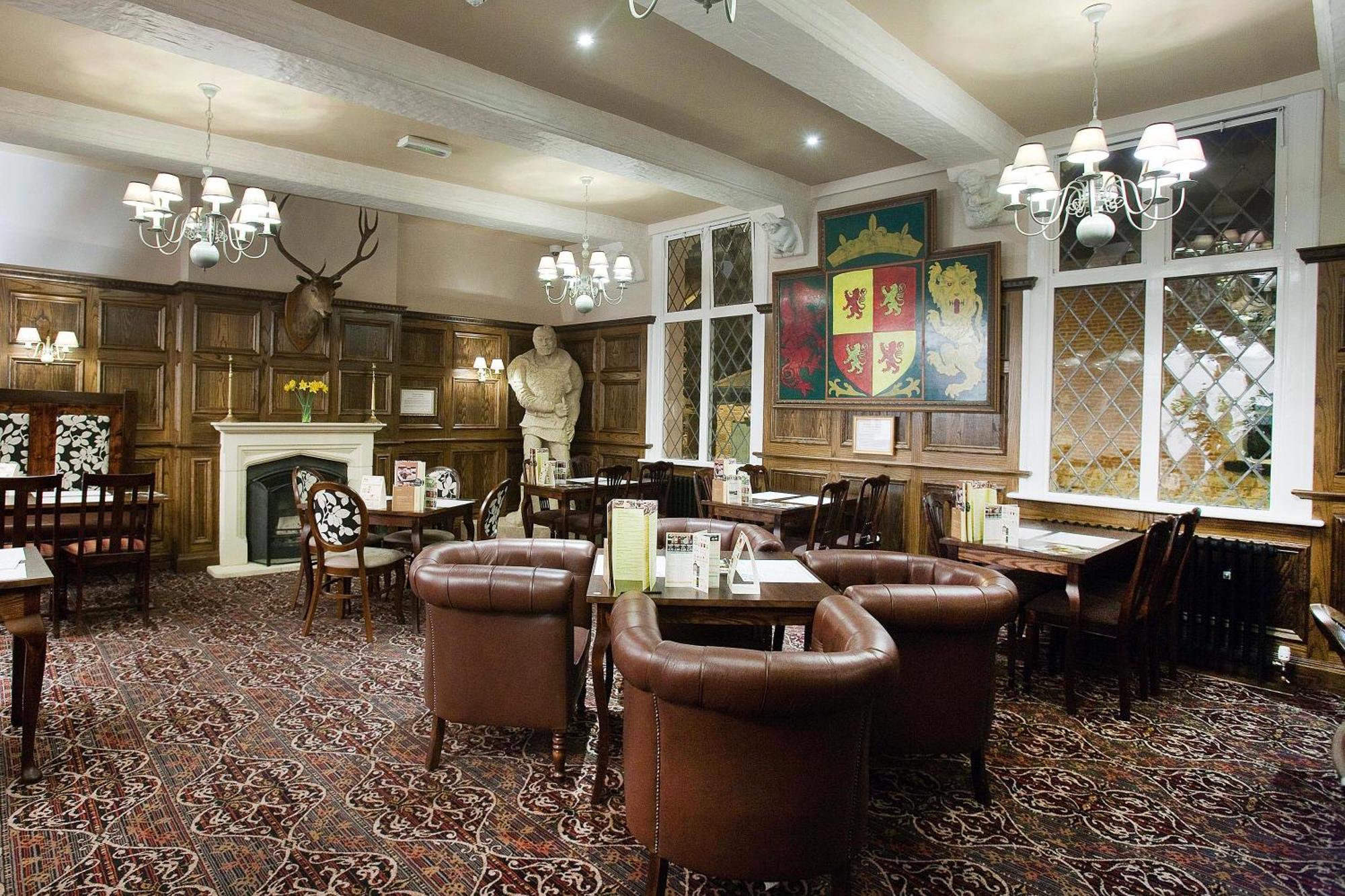 רות'ין The Castle Hotel Wetherspoon מראה חיצוני תמונה
