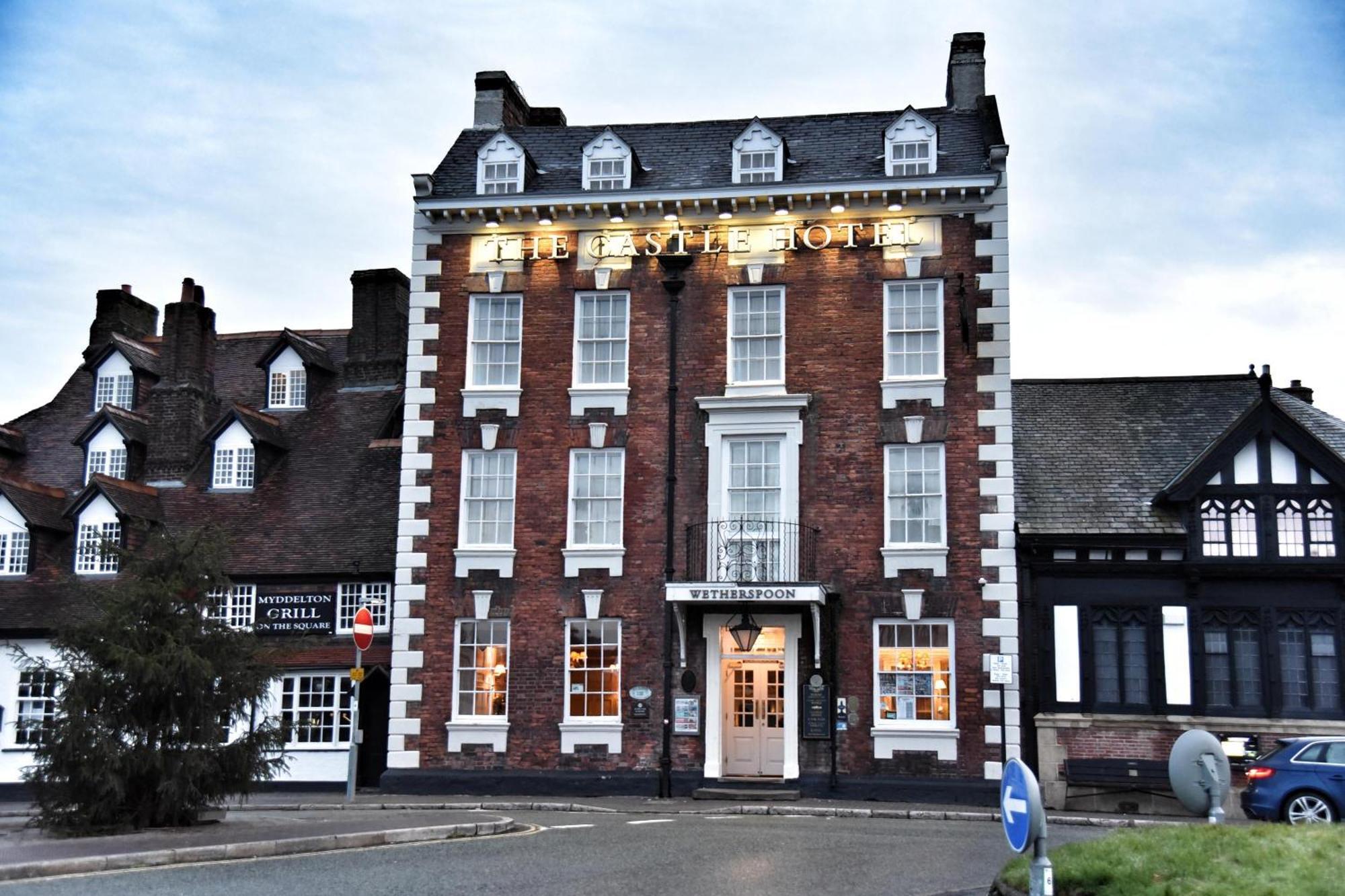 רות'ין The Castle Hotel Wetherspoon מראה חיצוני תמונה