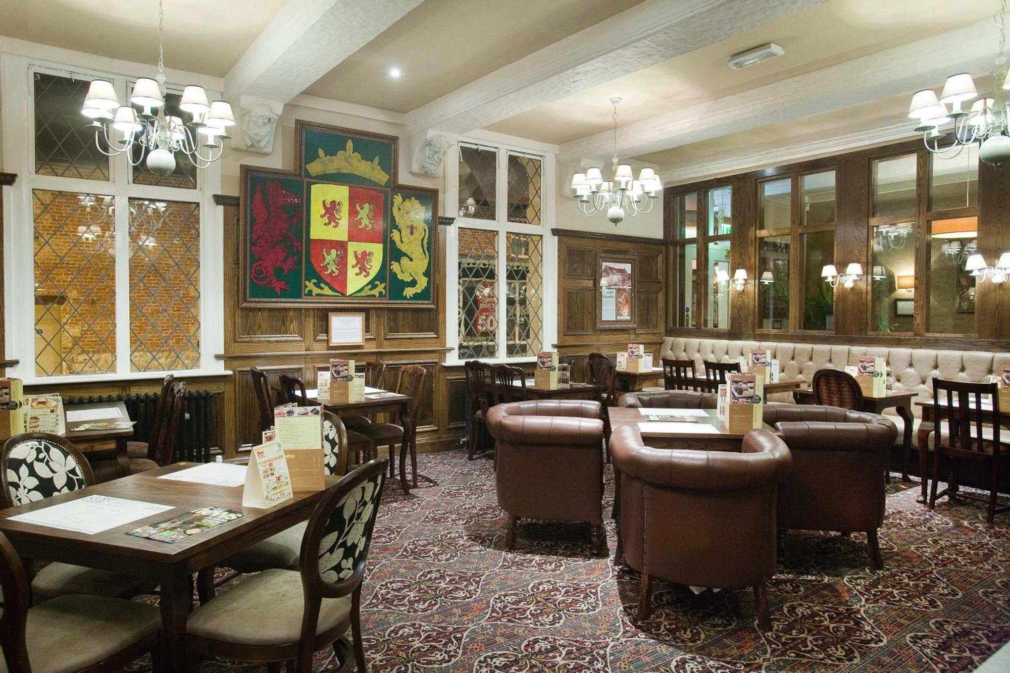 רות'ין The Castle Hotel Wetherspoon מראה חיצוני תמונה