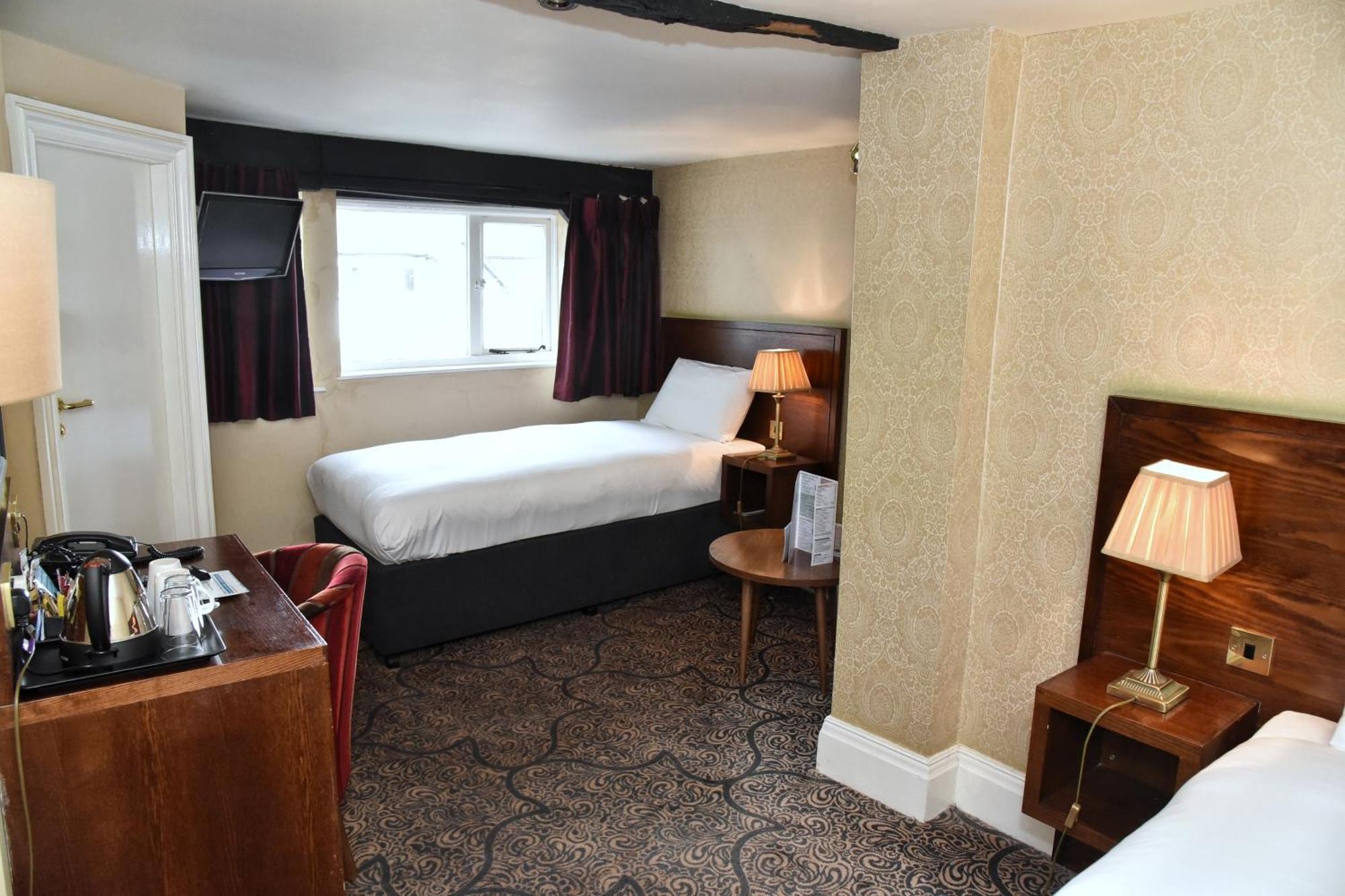 רות'ין The Castle Hotel Wetherspoon מראה חיצוני תמונה